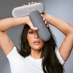 Беспроводная колонка Beats Pill (Kim Kardashian) Light Gray - вид 3